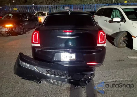 2016 Chrysler 300C z USA, uszkodzony, nr VIN 2C3CCAEG6GH351120